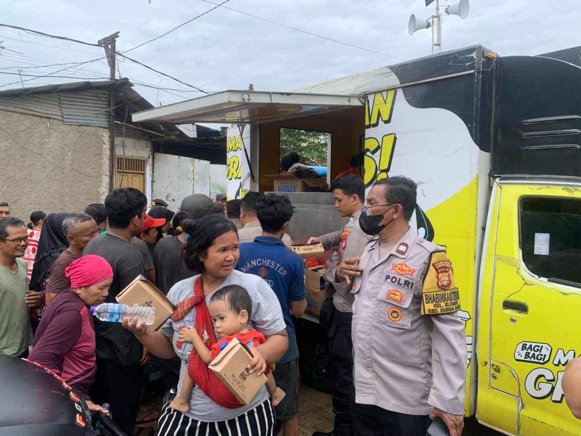 Bazar Sembako Murah Polres Metro Jakarta Barat Diserbu Warga, 2.000 Paket Sembako Ludes