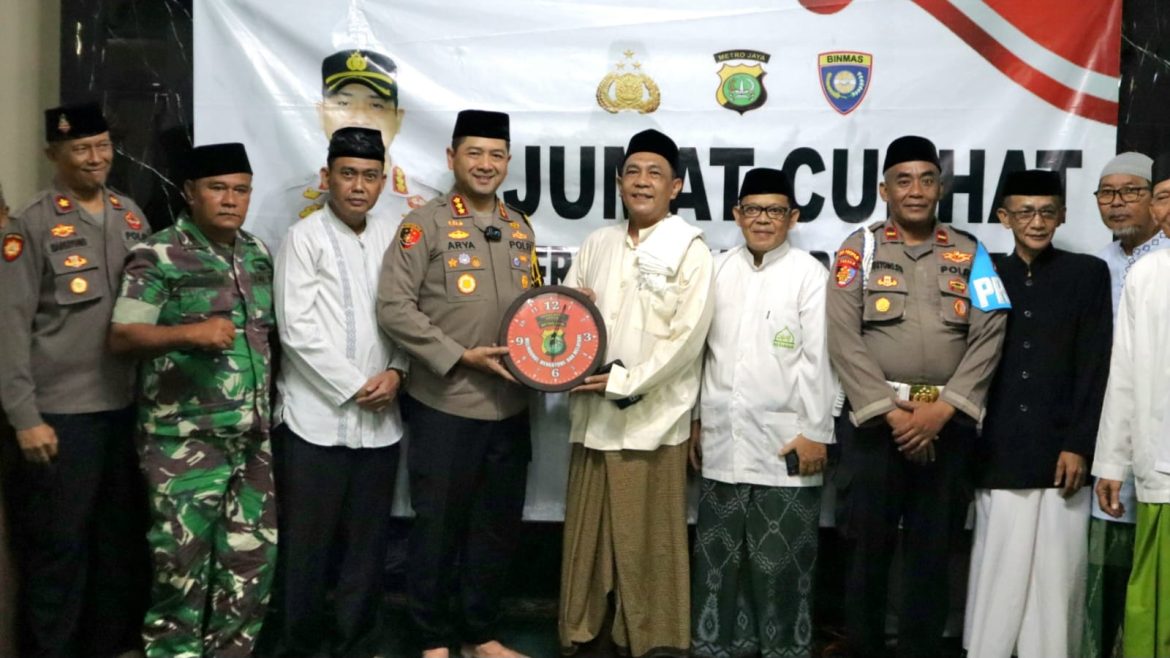 Sholat Shubuh Berjema’ah Bersama Kapolres Metro Depok di Masjid Jami Al Ishlah Cisalak Sukmajaya Depok