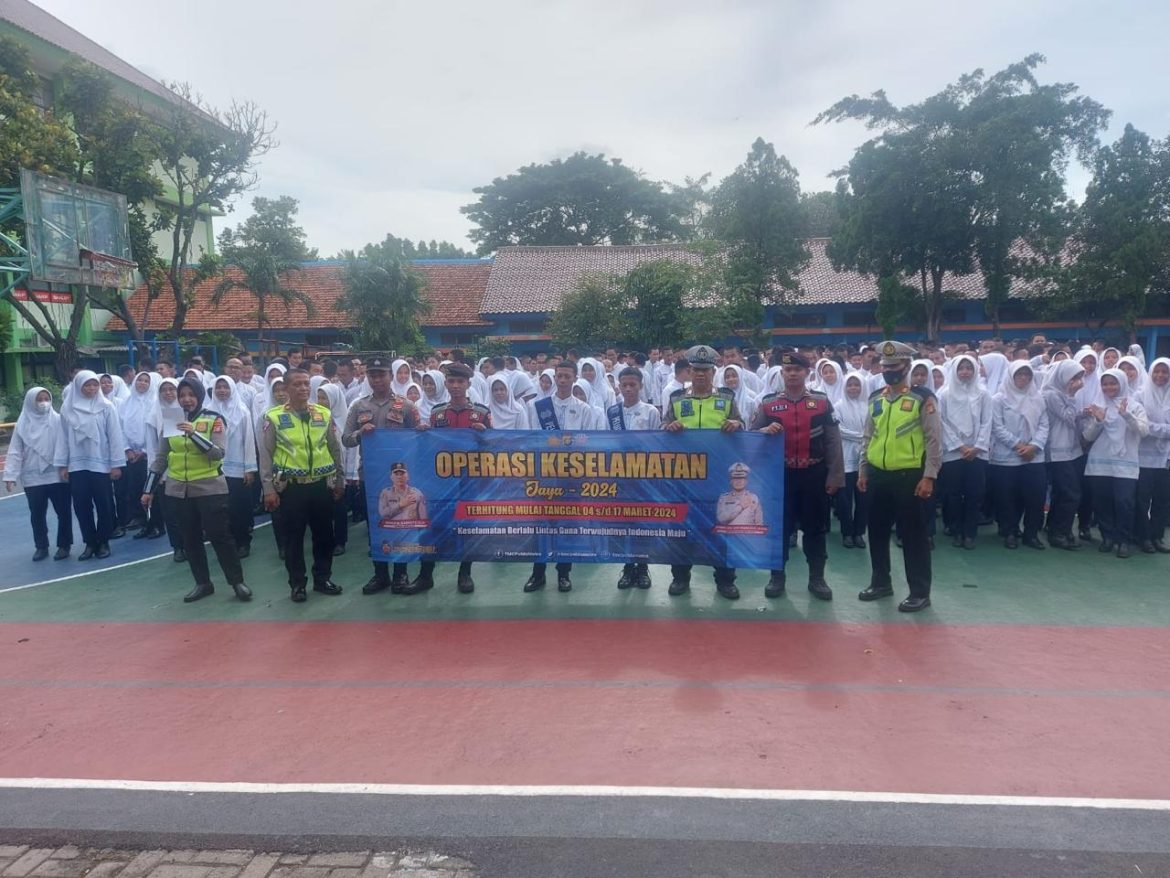 Operasi Keselamatan Jaya 2024, Ditlantas Polda Metro Jaya Gelar Sosialisasi di SMK 29 Jakarta Selatan