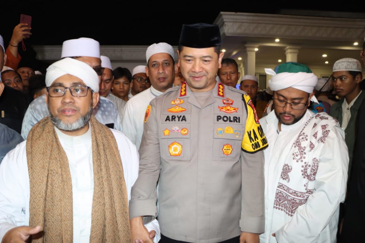 Kapolres Metro Depok Takziah Atas Wafatnya Habib Hasan Bin Ja’far Assegaf di Majelis Nurul Mustofa Center