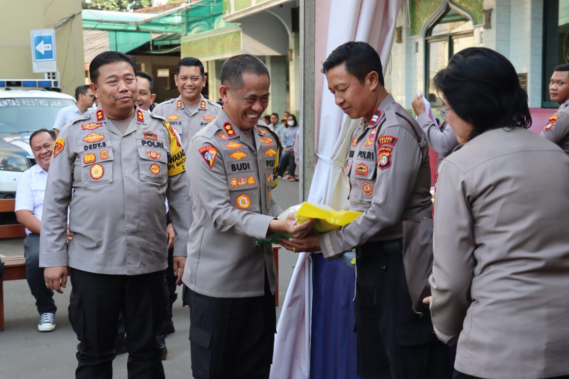 Polres Jaksel Gelar Paket Sembako Murah untuk Warganya