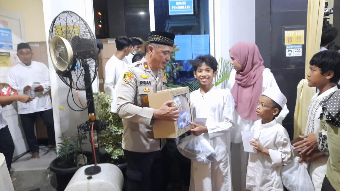 Polsek Matraman Dan PT. Burhan Sejahtera Mulia (BSM) Bagikan Santunan Ke Ratusan Anak Yatim di Bulan Suci Ramadhan