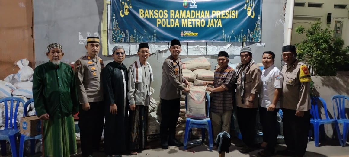 Bansos Ramadhan Presisi Polsek Tambora Berikan 50 Sak Semen untuk Perbaikan Masjid Jami Al Mutaqien