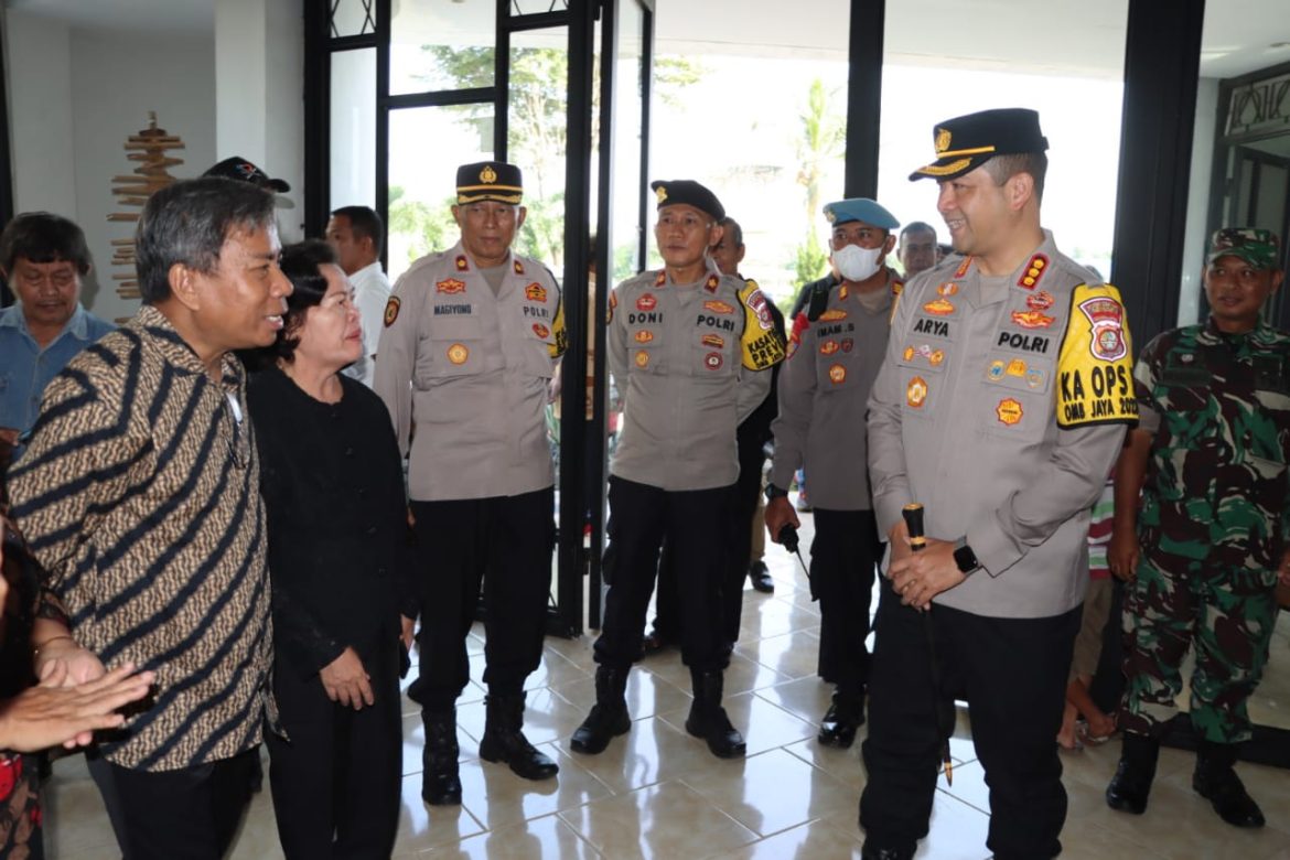 Kapolres Metro Depok Memimpin Langsung Pengamanan Jumat Agung di Gereja Kota Depok