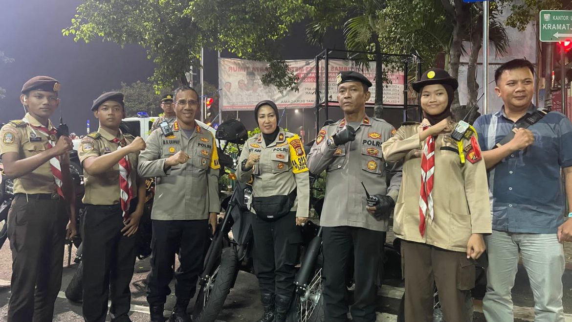 Kapolres Metro Jaktim. Pimpin Patroli Kamtibmas Pada Malam Takbir Idul Fitri 1446 H