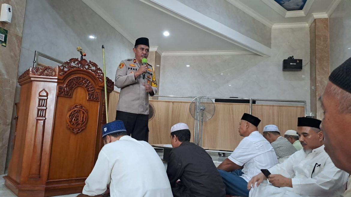 Sholat Jumat Pertama di Bulan Syawal, Kapolsek Matraman Safari Religi ke Masjid Nurul Anwar