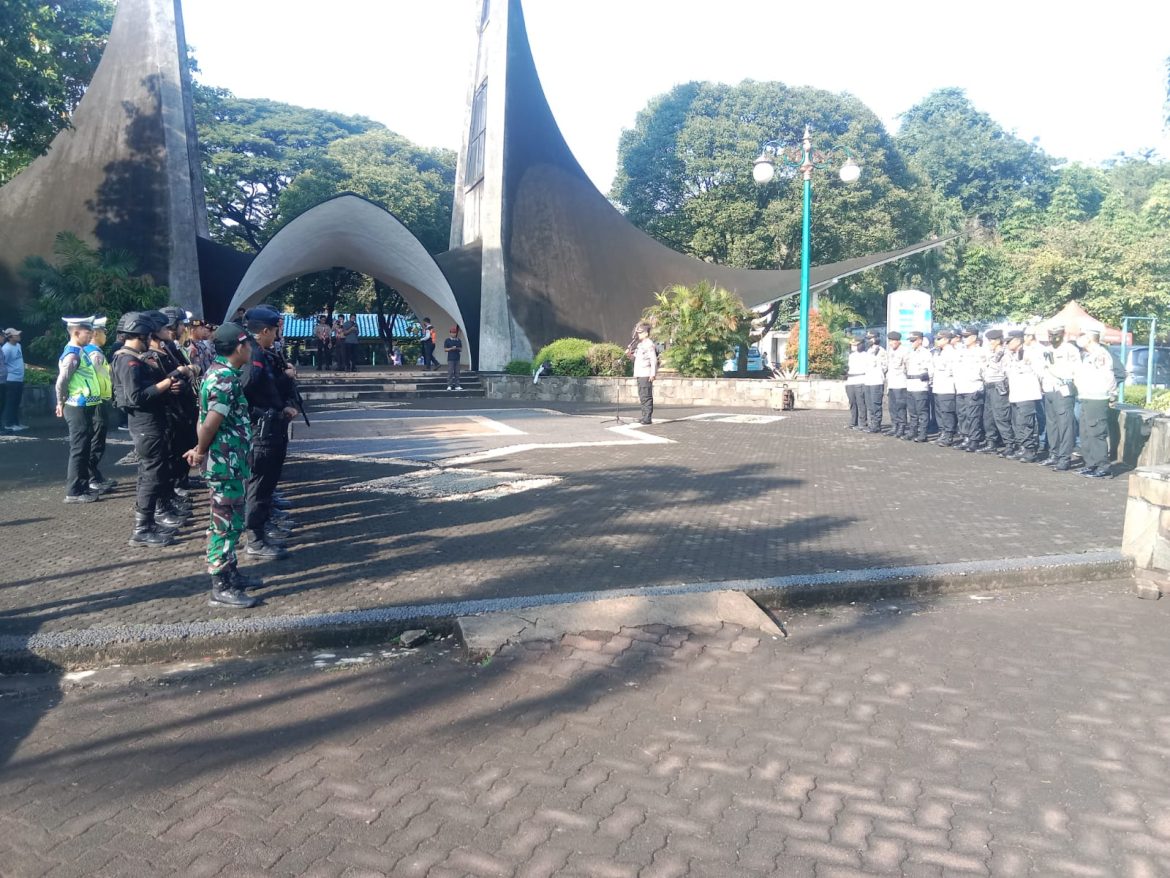 285 Personil Gabungan Amankan Lokasi Wisata Taman Margasatwa Ragunan Libur Lebaran