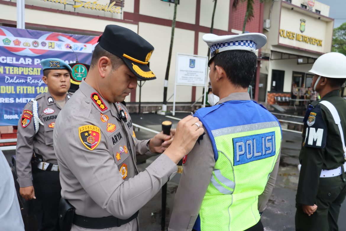 Polres Metro Depok Apel Gelar Pasukan Operasi Ketupat Jaya 2024 Dalam Rangka Pengamanan Idul Fitri 1445 H