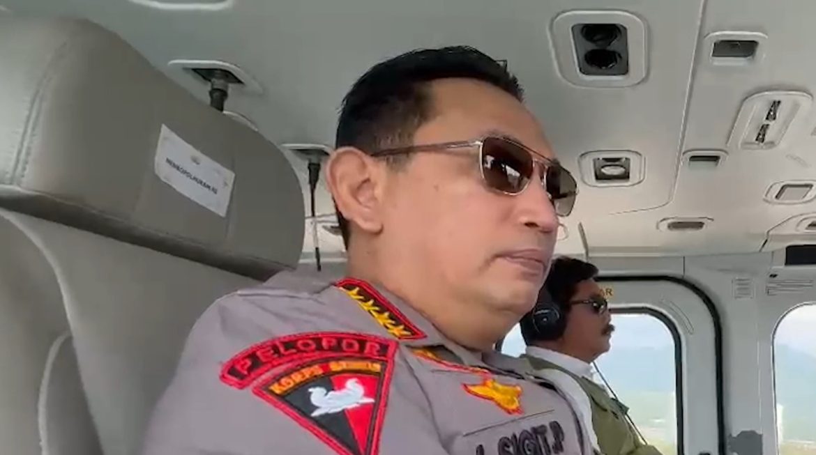 Kapolri Naik Heli Bareng Menko Polhukam Tinjau Kesiapan Arus Mudik di Merak