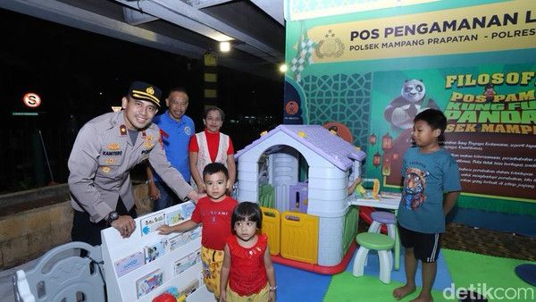 Polsek Mampang Dirikan Pospam Mudik Ramah Anak Bertemakan ‘Kungfu Panda’