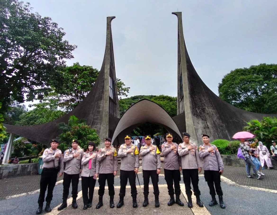 Dir Pam Obvit PMJ Bersama Kapolrestro Jaksel Kunjungi Objek Wisata Ragunan