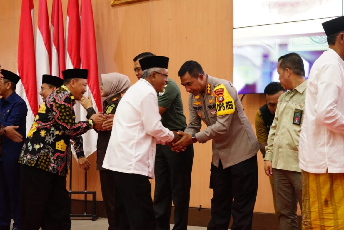 Kapolres Metro Bekasi Hadiri Halal Bihalal Bersama Forkopimda Dan Tokoh Masyarkat