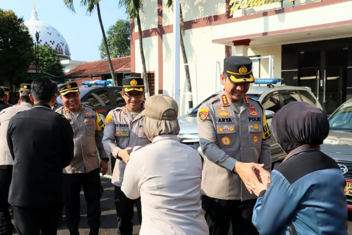 Kapolres Metro Depok Sambut Hari Raya Dengan Halal Bihalal Bersama Anggota Dan PNS