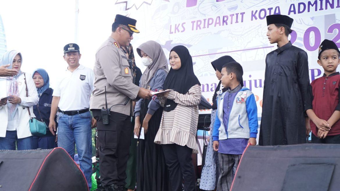 Kapolres Jakut Pimpin Pengamanan Aksi Damai Buruh di Stadion Rawa Badak