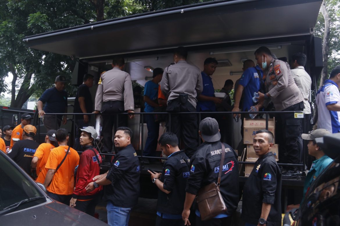 May Day Fiesta 2024, Polda Metro Jaya Gelar Bakti Kesehatan Dan Dirikan Dapur Umum Gratis