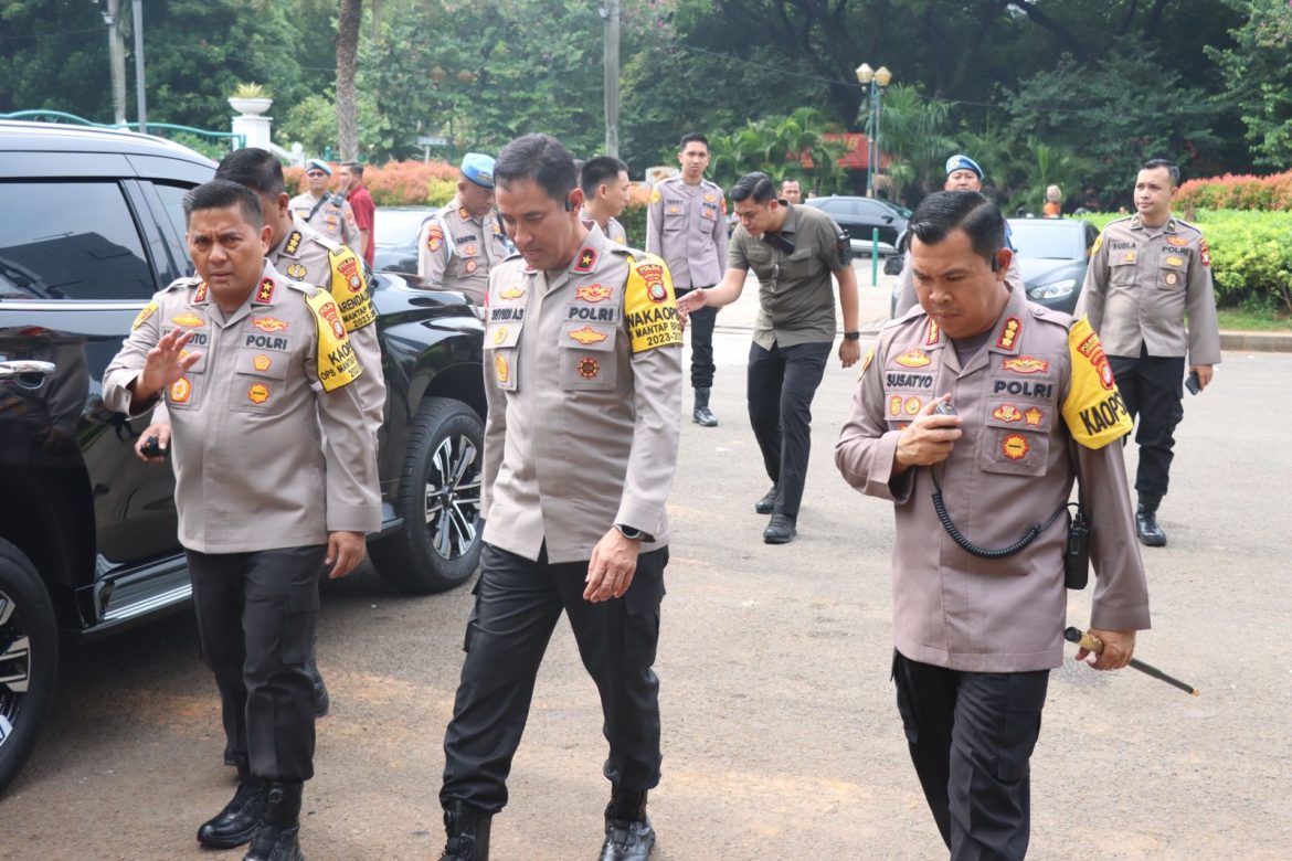 Kapolda Metro Jaya Turun Langsung Kelapangan, Memantau Hari Buruh Nasional