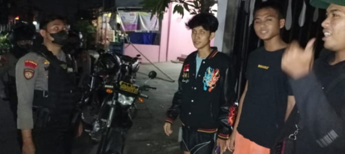 Patroli Tim Perintis Presisi Polres Metro Depok Pastikan Keamanan Di Malam Hari Bagi Masyarakat