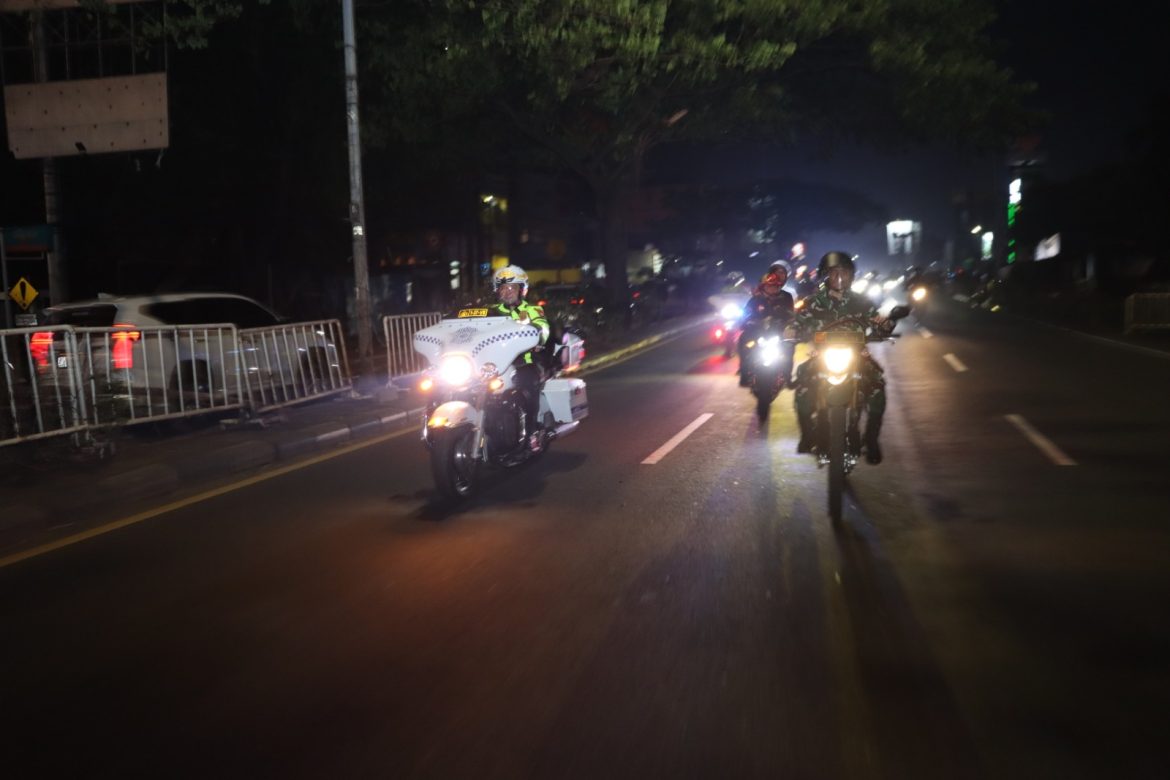 Kapolres Metro Depok Terjun Langsung Pimpin Patroli Gabungan Guna Mencegah Tindak Kejahatan