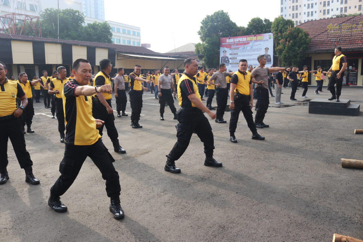 Tingkatkan Kemampuan, Polres Metro Depok Gelar Latihan Beladiri Rutin