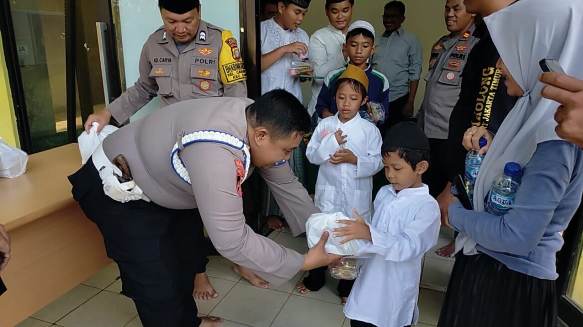 Santunan Anak Yatim Oleh Polsek Cakung dan Doa Bersama Di Jakarta Garden City Cakung