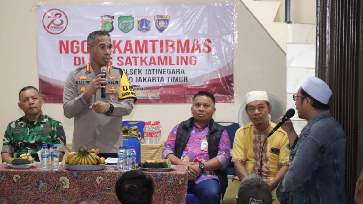 Kapolres Metro Jaktim ngopi Kamtibmas bersama warga di Jatinegara