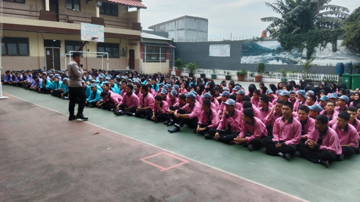 Polsek Cengkareng Sosialisasikan Bahaya Tawuran di SMK PGRI 35, Wujudkan Generasi Muda Beretika