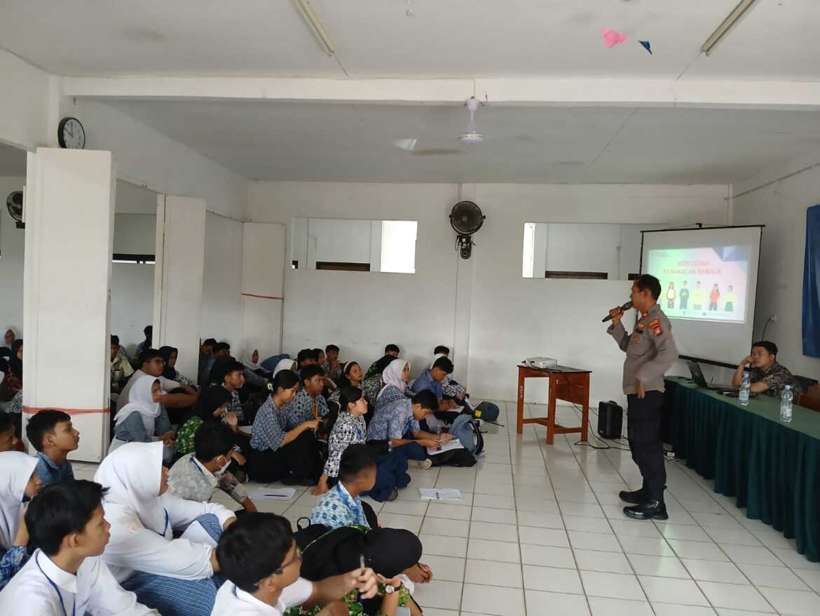 Police Goes to School di SMK Perintis 1 Depok oleh Unit Bintibsos Satbinmas Polres Metro Depok