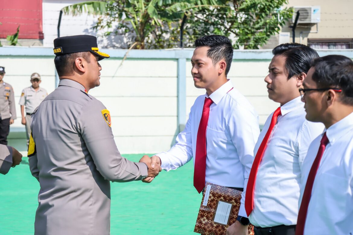 Pengungkapan Kasus Besar hingga Inovasi, 62 Personel Polres Jakarta Barat dan Polsek Jajaran Terima Penghargaan Dari Kapolres Metro Jakarta Barat