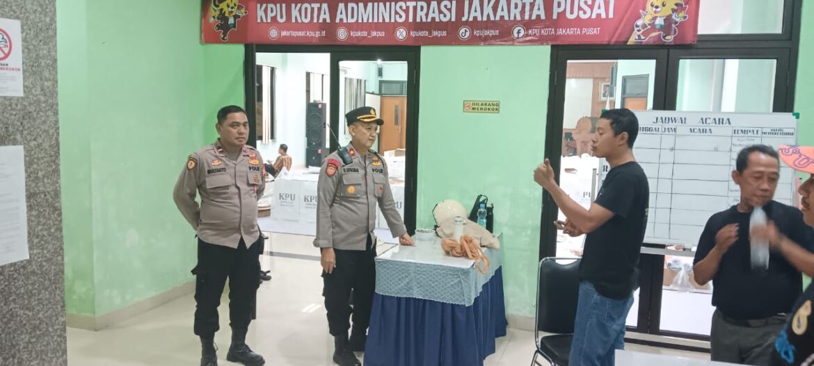 Wakapolsek Metro Menteng Pengecekan Kantor PPK Menteng Untuk Ciptakan Pilkada Aman Dan Damai