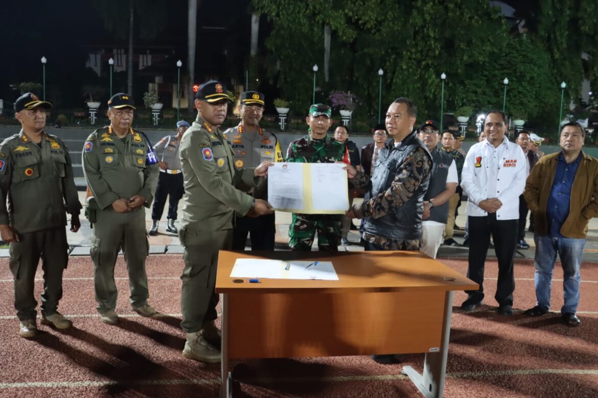 Kapolres Metro Depok hadiri  Apel Gabungan Persiapan Pembersihan Alat Peraga Kampanye