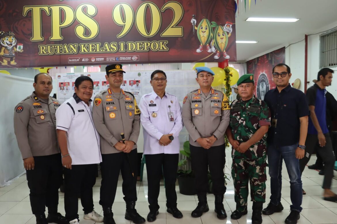 Sinergi Kapolres Metro Depok dan Kabid Propam PMJ Pantau Pengamanan  TPS di Depok