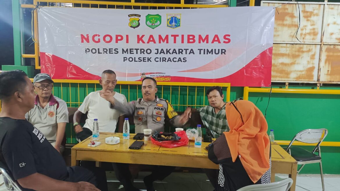 Warga Sambut Positif Kegiatan Ngopi Kamtibmas di Kelurahan Kelapa Dua Wetan