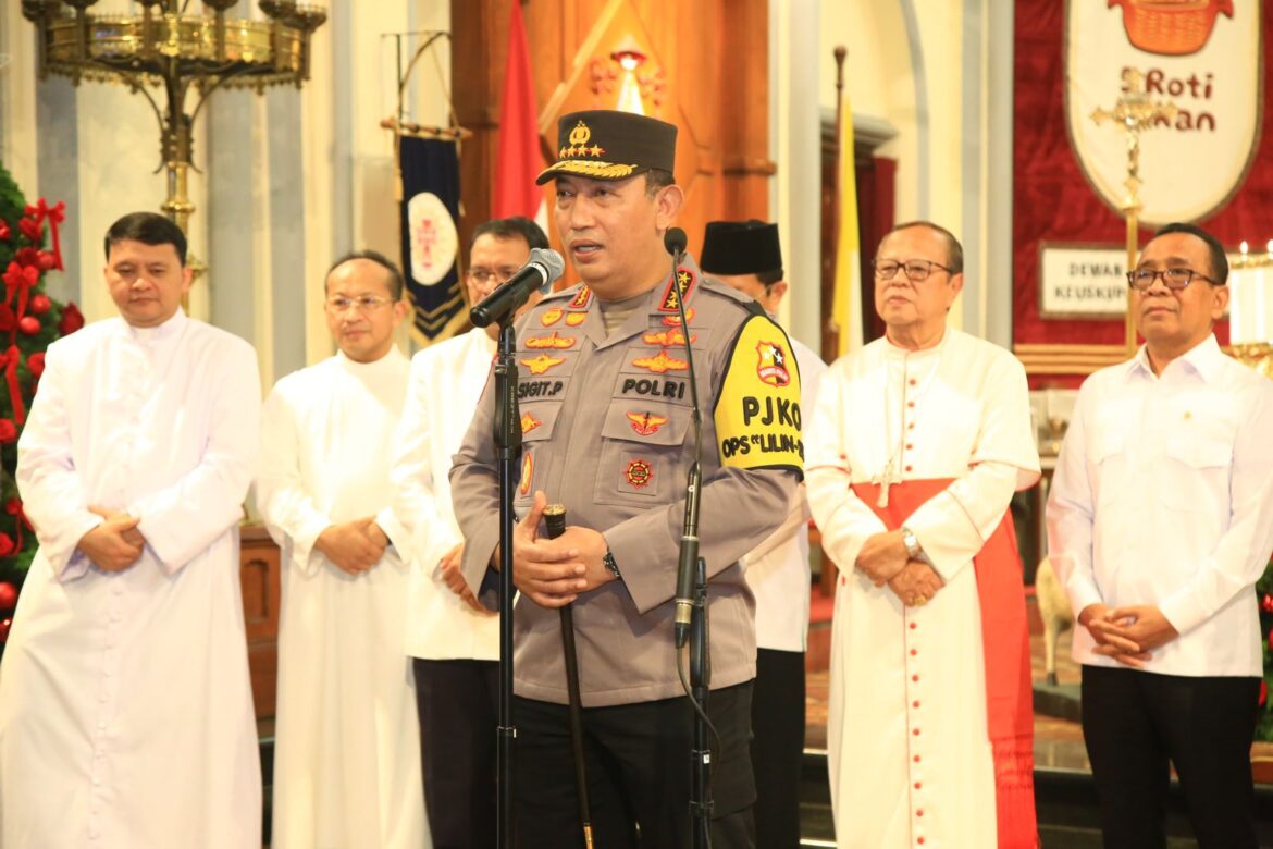 Misa Malam Natal Menkopolkam-Kapolri Sambangi Gereja Katedral Jakarta