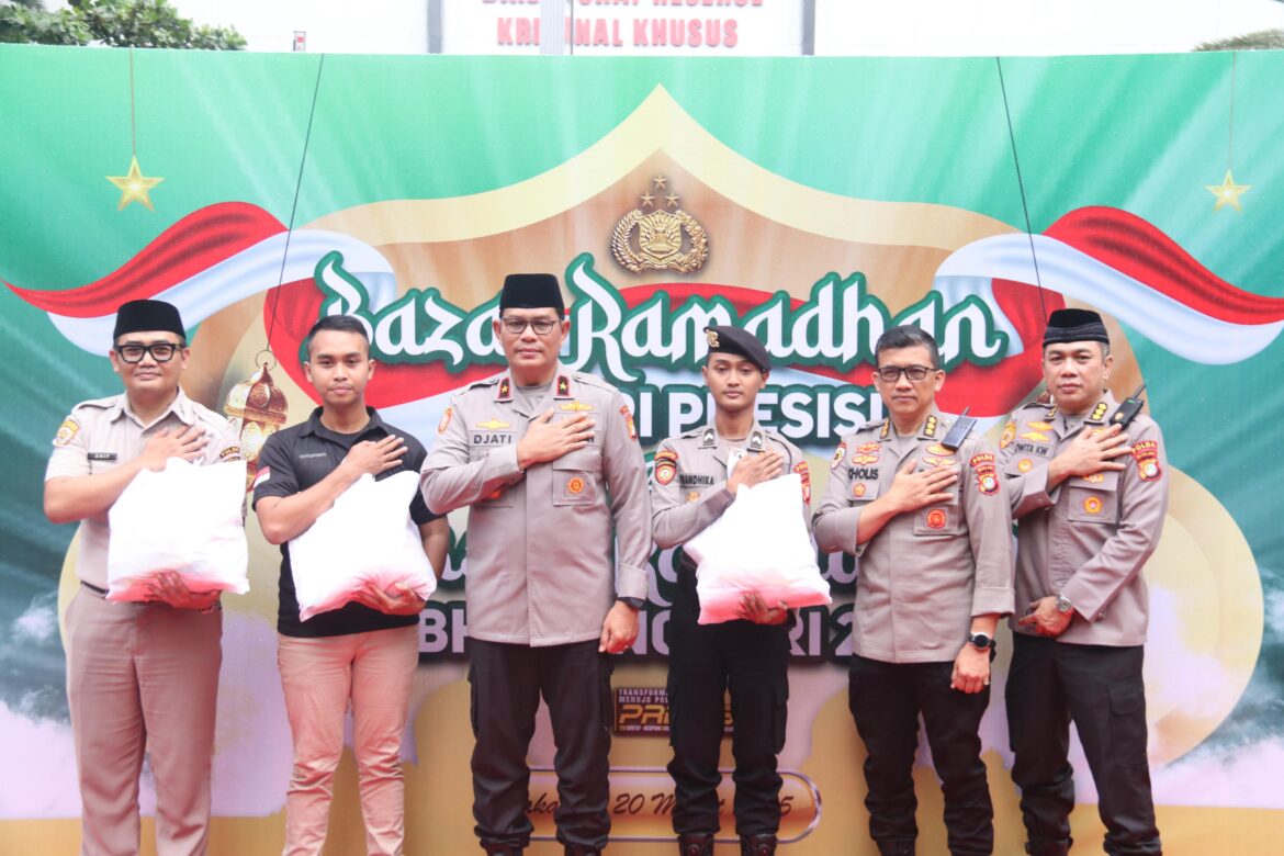 Polda Metro Jaya Gelar Bakti Sosial dan Bazar Ramadan, Ribuan Paket Sembako Dibagikan