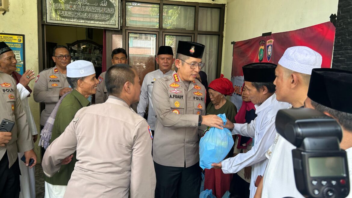 Kapolres Metro Jakarta Utara Gelar Bakti Sosial di Koja, Warga Antusias Terima Bantuan