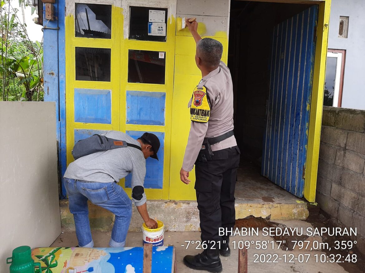 Anggota Polres Wonosobo Renovasi 3 Warga Tak Layak Huni di Desa Wonosobo