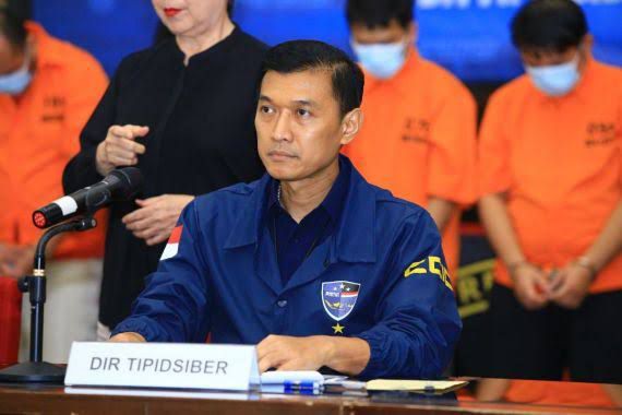 Tersangka kasus judol agen138 diserahkan ke Kejaksaan.