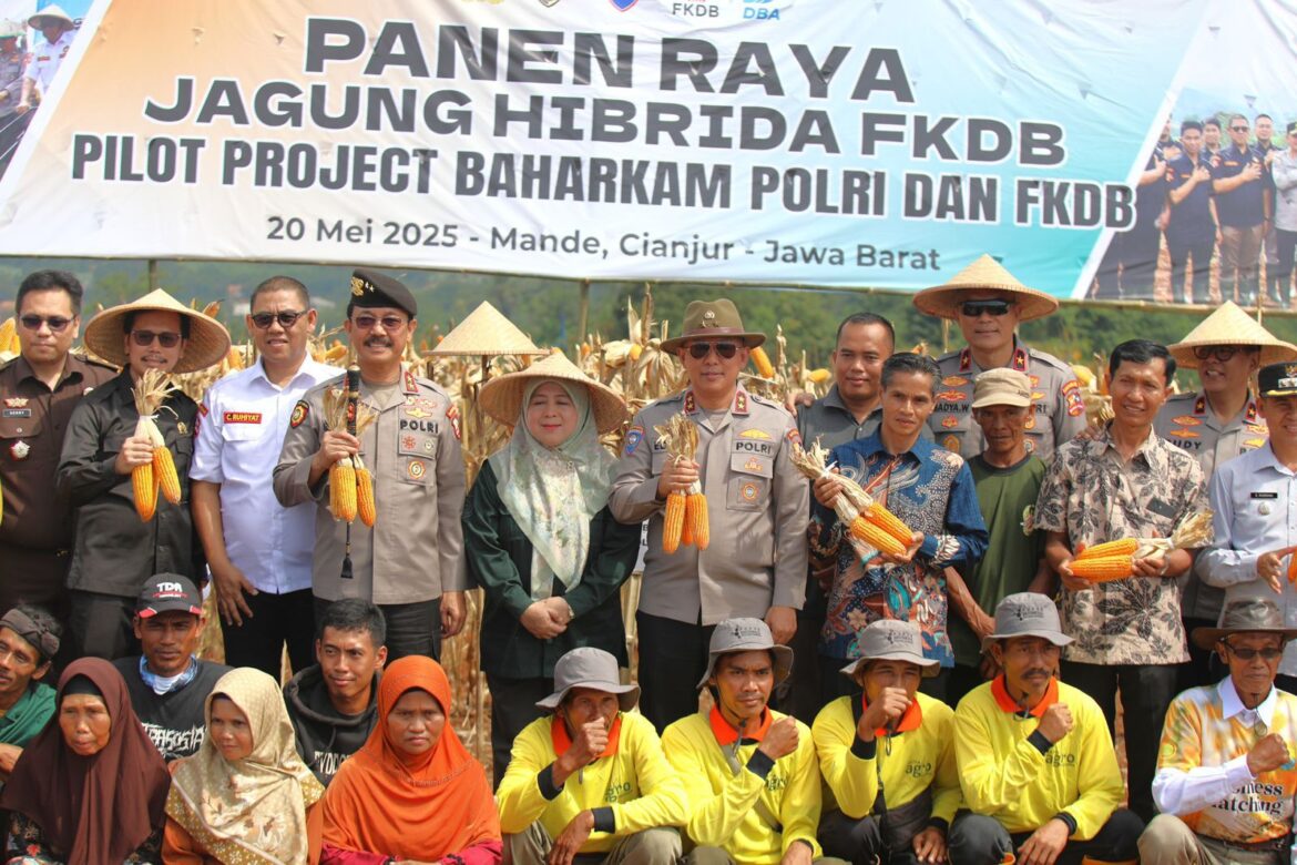 Kakorbinmas Baharkam Polri panen raya jagung hibrida bersama FKDB: Kolaborasi strategis wujudkan ketahanan pangan nasional
