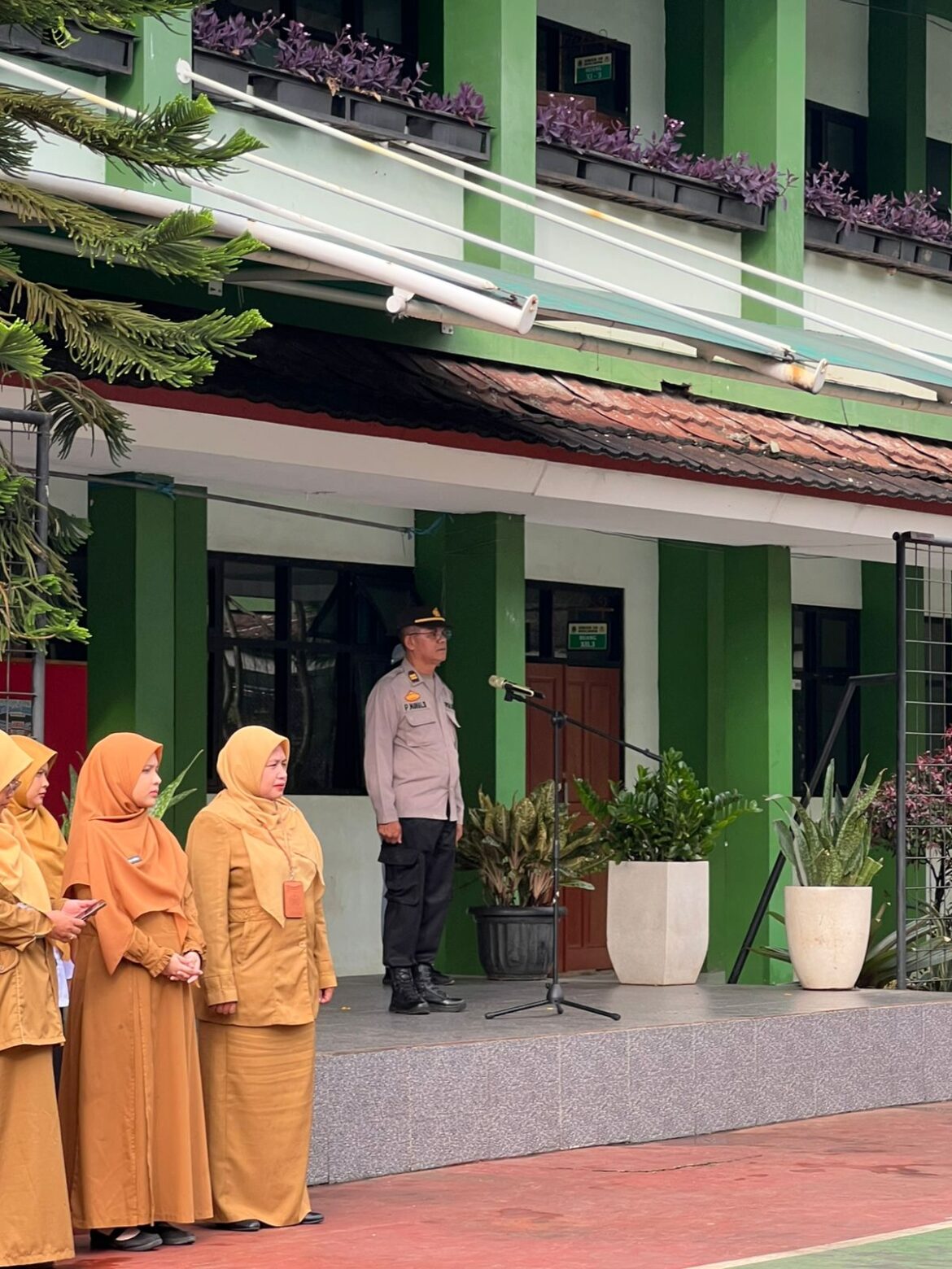 *Police Goes to School di SMUN 10 Depok, Ajak Siswa Tertib Hukum dan Bijak di Dunia Digital*