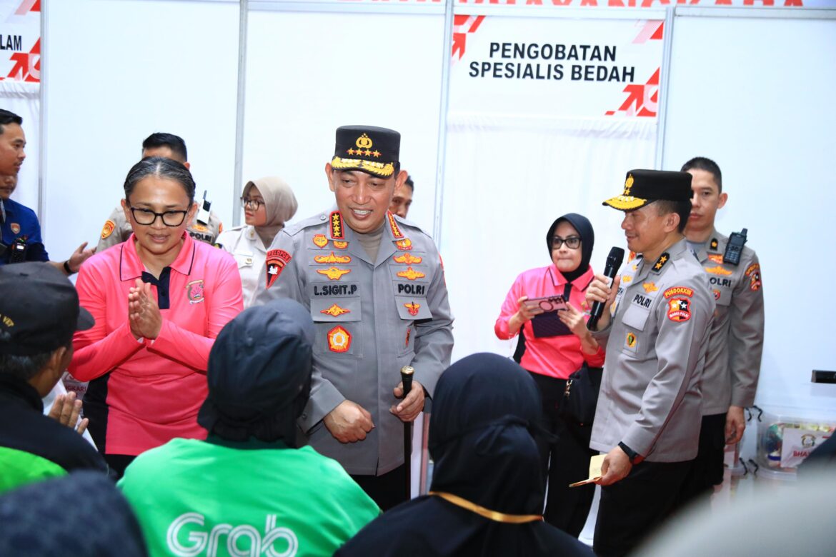 Tinjau Booth Pelayanan Kesehatan Gratis, Kapolri Tegaskan Komitmen Pelayanan Maksimal