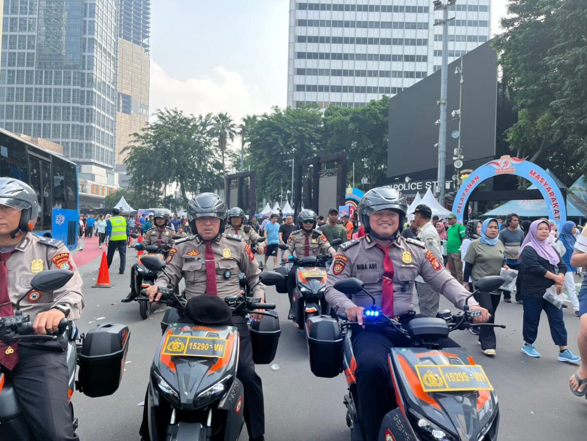 Personel Ditpamobvit Amankan CFD dan Baksos HUT Bhayangkara ke-79 di Bundaran HI
