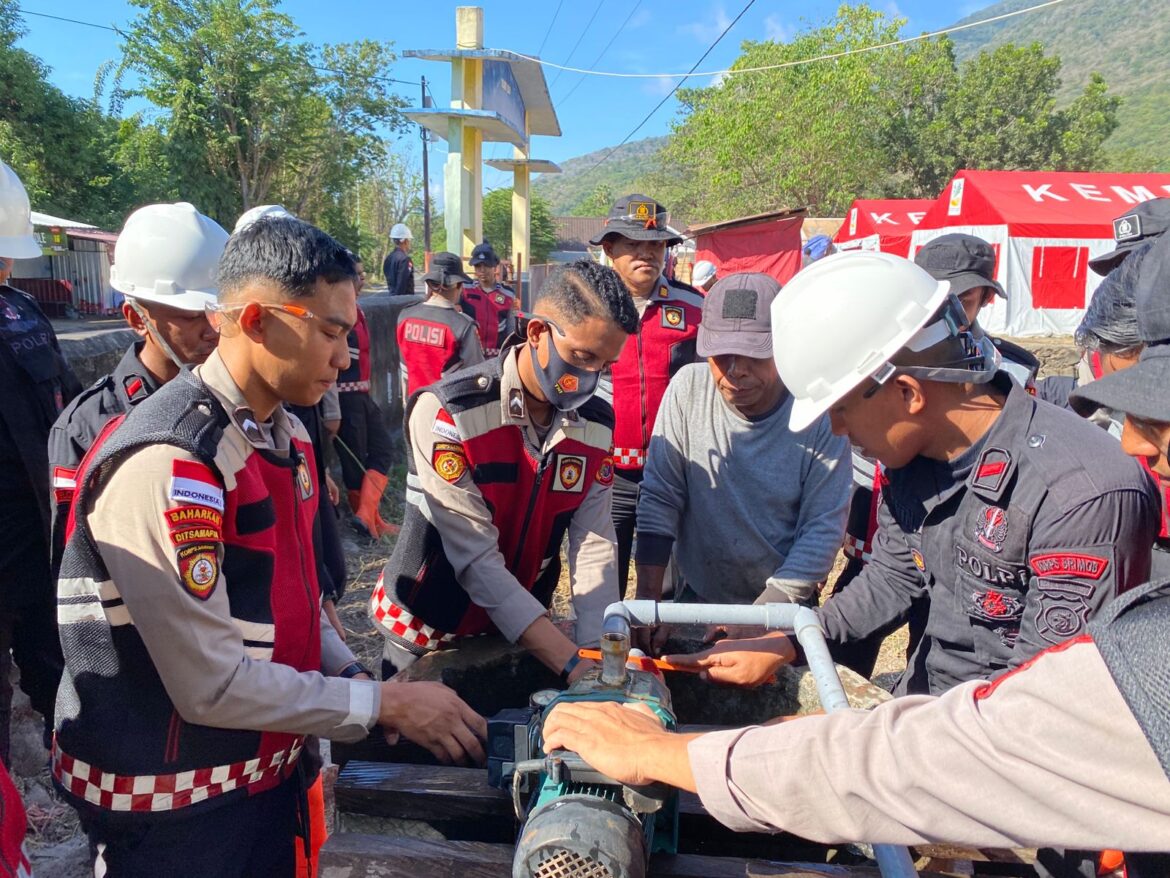 Polda NTT Beri Bantuan Dinamo Air dan Perbaiki Sumur Demi Penuhi Kebutuhan Air Bersih Pengungsi Posko Konga