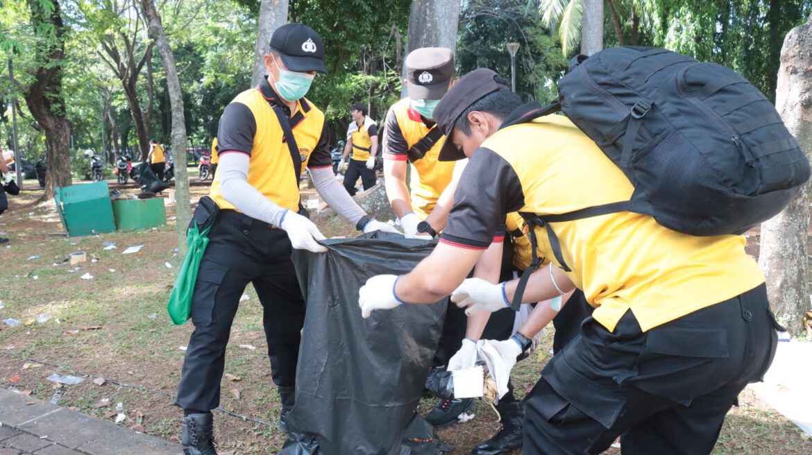Polisi Cepat dan Tanggap utk melaksanakan pembersihan