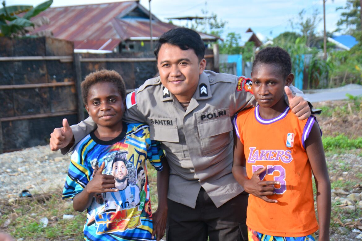 Satgas Ops Damai Cartenz Berbagi Keceriaan Bersama Anak-anak di Mimika