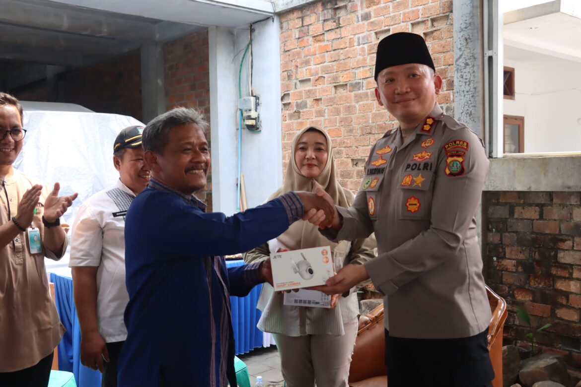 “Jumat Curhat” di RW 03 Kelurahan Rengas, Warga Sampaikan Aspirasi dan Apresiasi untuk Polri