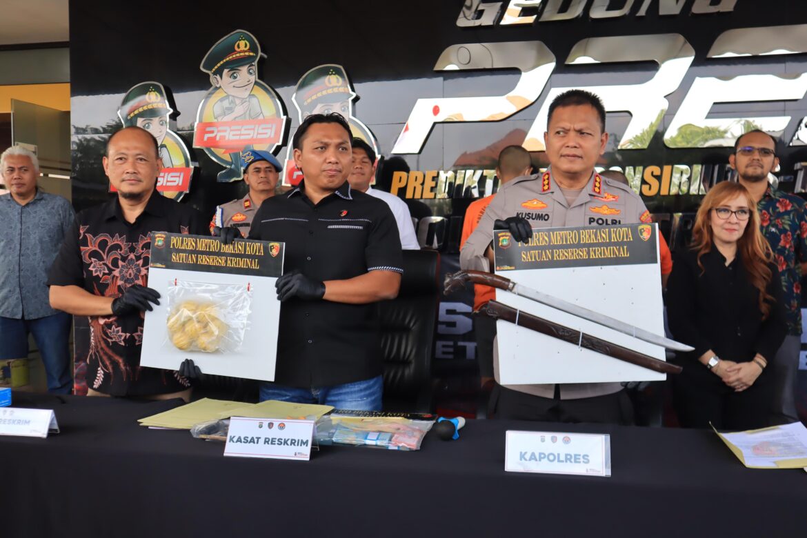Viral Ancam Pedagang Nanas Pakai Sajam, Pelaku Langsung Diamankan Polres Metro Bekasi Kota