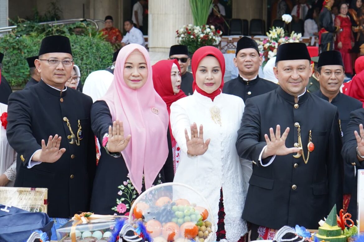 Semarak HUT ke-80 RI, Kapolres Metro Jakut Bersama Forkopimko Ikuti Upacara Bendera