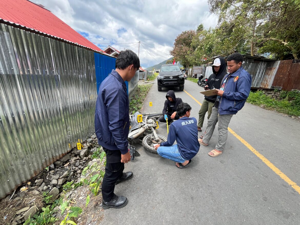 Satgas Ops Damai Cartenz Bersama Polres Puncak Jaya Gelar olah TKP Penembakan Brigpol Ronal M. Enok di Kampung Lima-Lima
