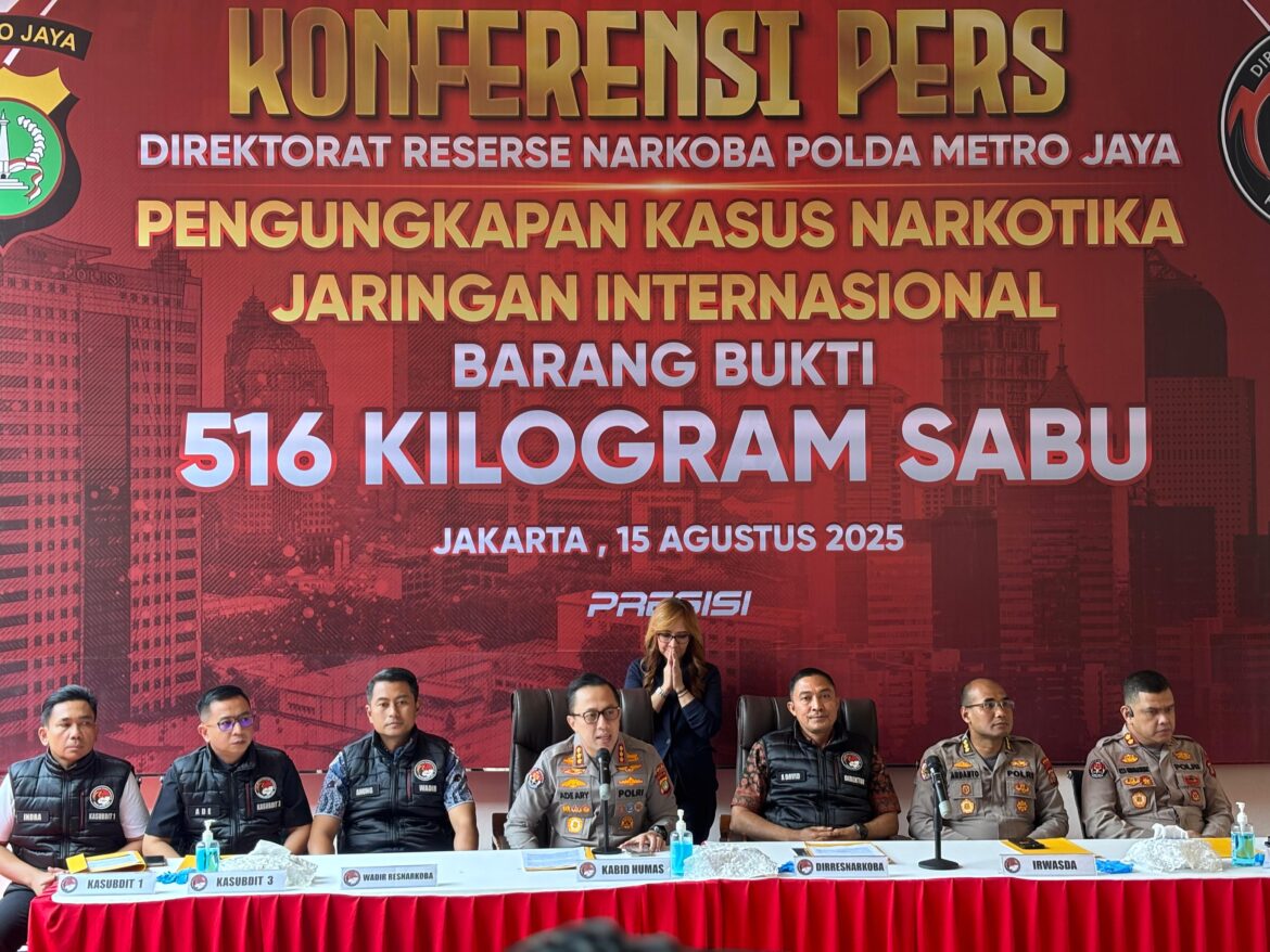 Penyidik Ditresnarkoba Polda Metro Jaya menangkap 7 tersangka narkoba jenis sabu dengan barang bukti 516 kilogram atau setengah ton lebih.