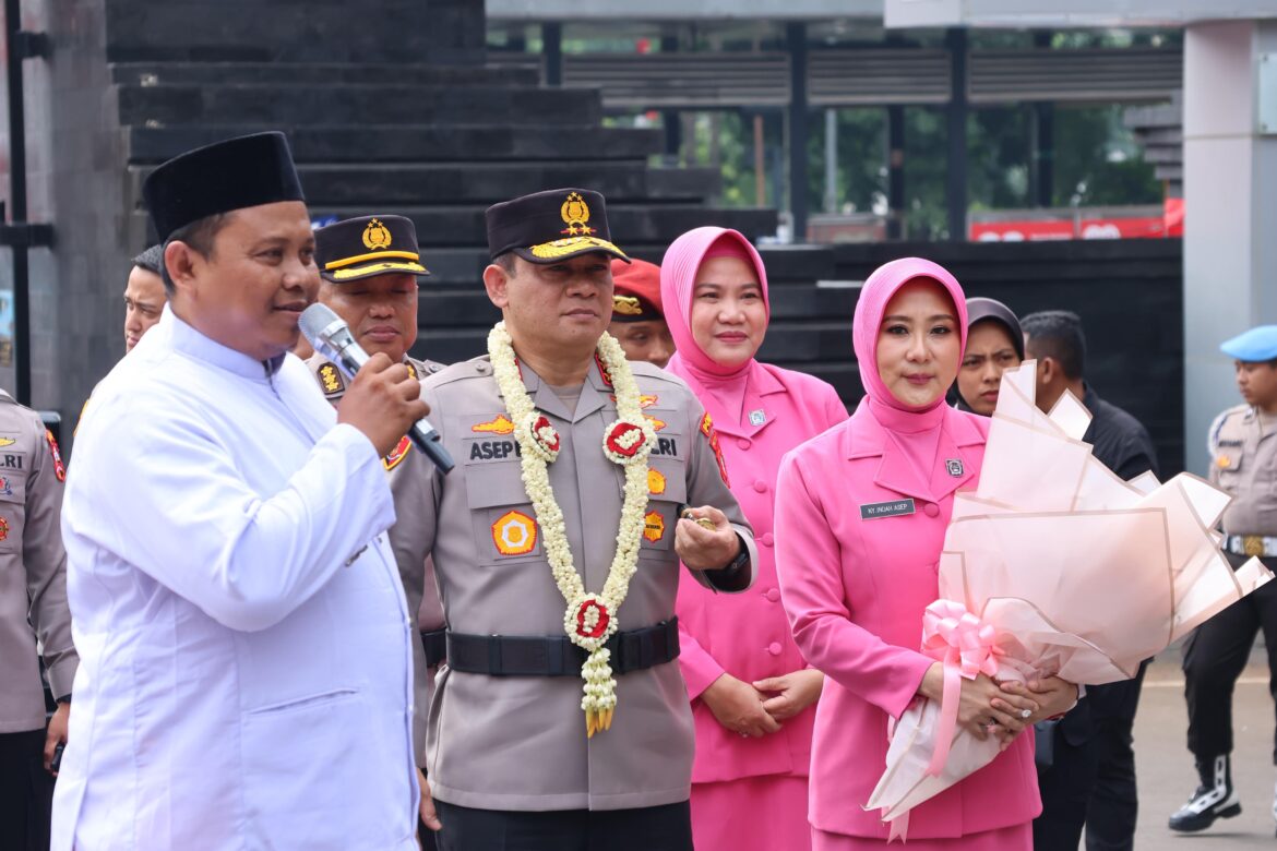 Polda Metro Jaya Gelar Tradisi Penyambutan Kapolda Baru dan Pelepasan Kapolda Lama